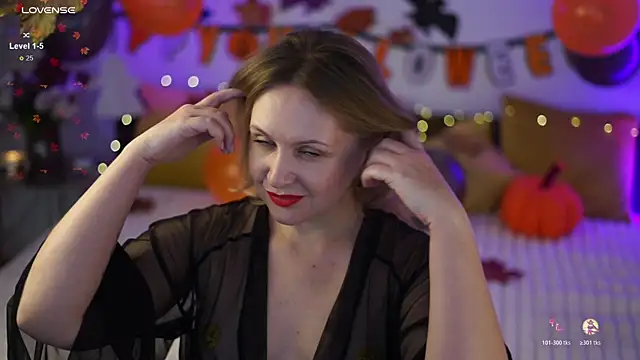 Snapshot of LitleSun chatting on October 25, 2025, 10:23 am LitleSun online show from October 25, 2025, 10:23 am