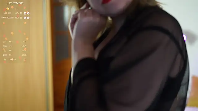 Snapshot of LitleSun chatting on November 11, 2025, 2:28 pm LitleSun online show from November 11, 2025, 2:28 pm