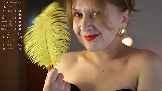 Snapshot of LitleSun chatting on December 3, 2025, 8:40 pm LitleSun online show from December 3, 2025, 8:40 pm