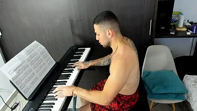 Snapshot of logan_smith chatting on January 17, 2026, 1:21 am logan smith online show from January 17, 2026, 1:21 am