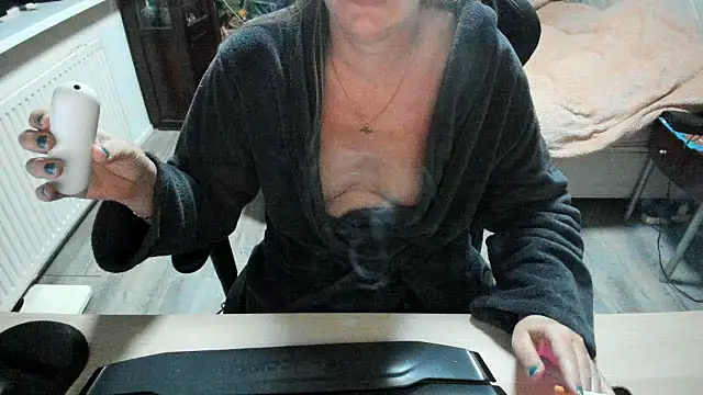 minoesje37 online show from March 17, 2025, 8:30 pm