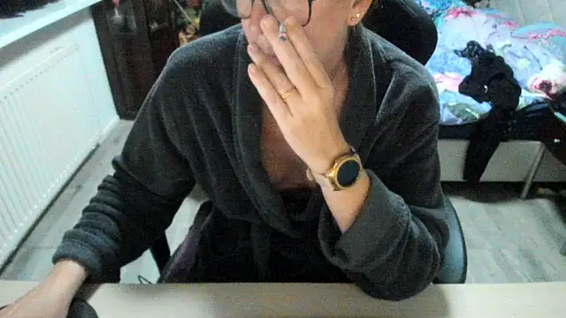 minoesje37 online show from November 9, 2025, 8:07 pm