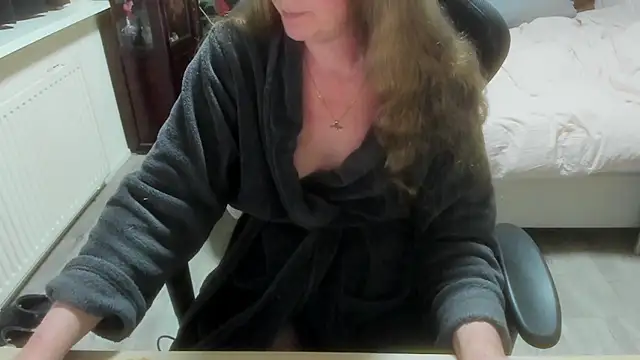 Snapshot of minoesje37 chatting on February 21, 2026, 8:32 pm minoesje37 online show from February 21, 2026, 8:32 pm