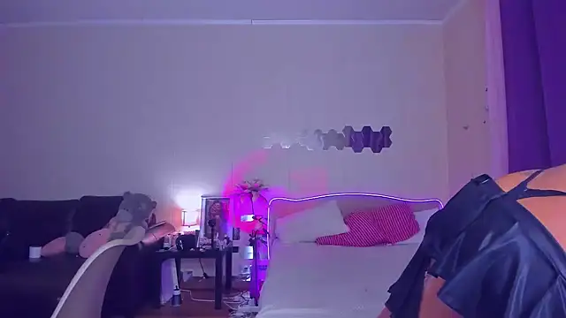 EmmaAbramson online show from September 23, 2025, 4:32 pm