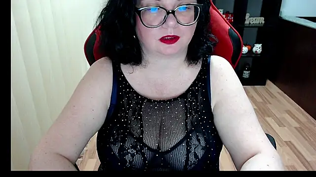 Snapshot of MissTroublle chatting on February 3, 2026, 12:21 pm MissTroublle online show from February 3, 2026, 12:21 pm