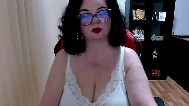 Snapshot of MissTroublle chatting on June 17, 2026, 9:45 am MissTroublle online show from June 17, 2026, 9:45 am