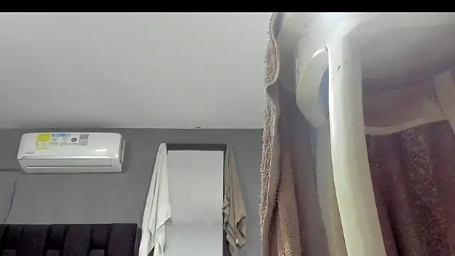 Snapshot of SandraGoldstein chatting on October 18, 2025, 1:19 am SandraGoldstein online show from October 18, 2025, 1:19 am