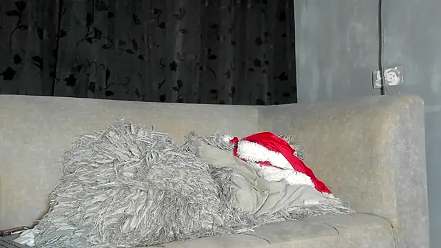 Snapshot of SandraGoldstein chatting on December 5, 2025, 5:20 pm SandraGoldstein online show from December 5, 2025, 5:20 pm