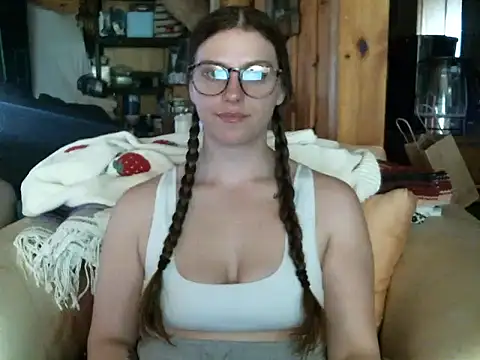 Snapshot of katie_kitten38 chatting on April 12, 2026, 6:02 pm katie kitten38 online show from April 12, 2026, 6:02 pm