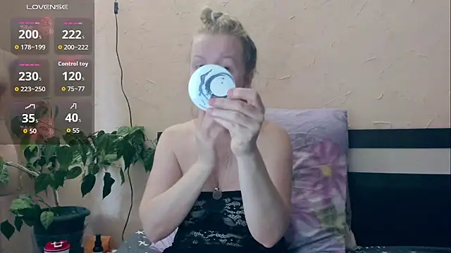 I AM MILF online show from March 5, 2026, 7:59 am