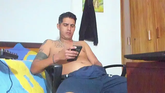 Snapshot of Zack_Grey chatting on November 7, 2025, 4:23 am Zack Grey online show from November 7, 2025, 4:23 am