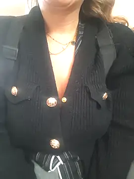 fammefatale1987 online show from November 29, 2025, 2:42 pm