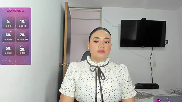 Snapshot of ReyleDoll chatting on July 21, 2026, 7:27 pm ReyleDoll online show from July 21, 2026, 7:27 pm