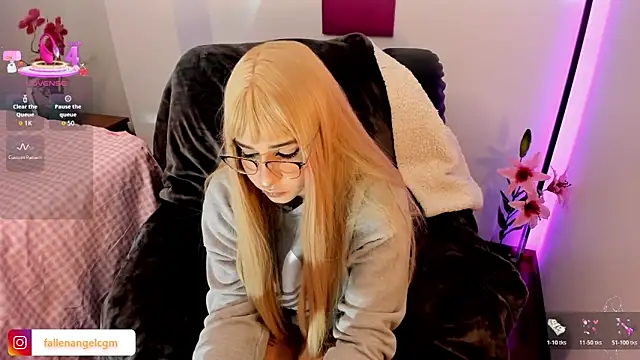 Snapshot of Fallengangel chatting on December 16, 2025, 11:54 pm Fallengangel online show from December 16, 2025, 11:54 pm