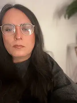 Snapshot of Chic_desire chatting on March 8, 2026, 4:33 pm Chic desire online show from March 8, 2026, 4:33 pm