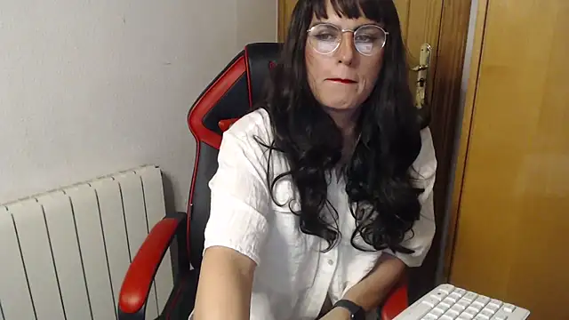 Snapshot of Chic_desire chatting on March 10, 2026, 8:47 pm Chic desire online show from March 10, 2026, 8:47 pm