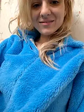 YogisticJuli666 online show from December 10, 2024, 5:07 am