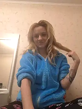 YogisticJuli666 online show from December 11, 2024, 5:43 am