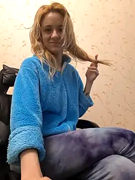 YogisticJuli666 online show from December 27, 2024, 6:57 am