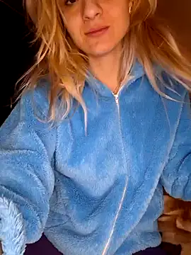 YogisticJuli666 online show from January 6, 2025, 6:03 am