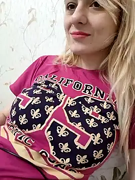 YogisticJuli666 online show from January 17, 2025, 7:08 am