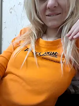 YogisticJuli666 online show from January 24, 2025, 6:03 am