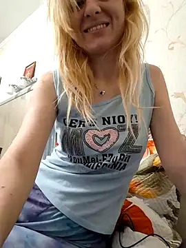 YogisticJuli666 online show from February 10, 2025, 6:09 am