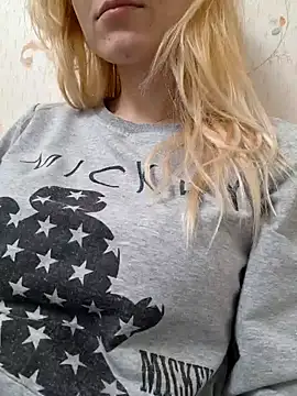 YogisticJuli666 online show from February 11, 2025, 5:47 am