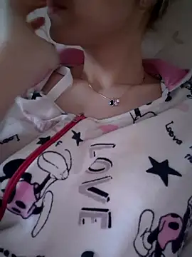 YogisticJuli666 online show from February 18, 2025, 2:06 pm