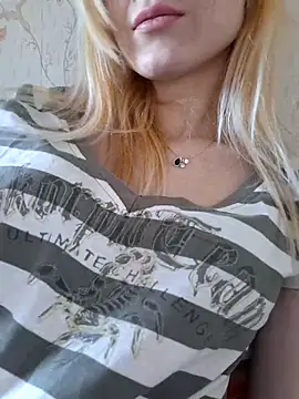 YogisticJuli666 online show from February 21, 2025, 9:34 am