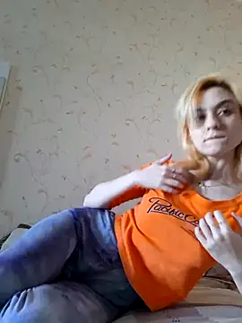 YogisticJuli666 online show from February 27, 2025, 6:50 am