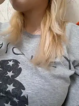 YogisticJuli666 online show from March 5, 2025, 6:01 am