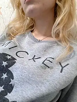 YogisticJuli666 online show from March 7, 2025, 6:13 am