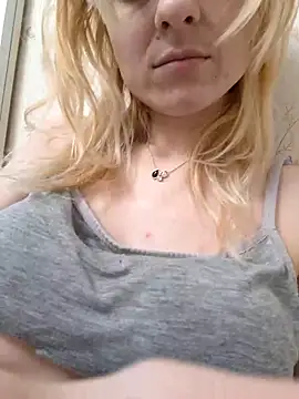 YogisticJuli666 online show from March 7, 2025, 9:18 am