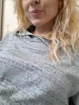 YogisticJuli666 online show from March 10, 2025, 6:16 am