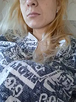 YogisticJuli666 online show from March 20, 2025, 6:08 am