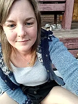 SwedishJennifer online show from April 14, 2026, 3:29 pm