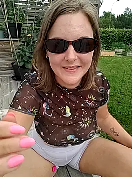 Snapshot of SwedishJennifer chatting on June 26, 2026, 12:53 pm SwedishJennifer online show from June 26, 2026, 12:53 pm