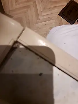 realeasy1 online show from September 19, 2025, 3:30 am