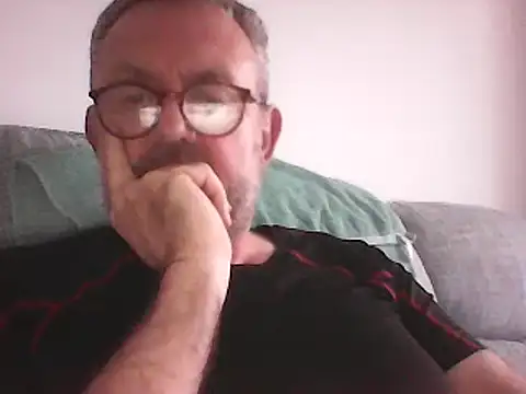 Snapshot of DrewDongle chatting on January 14, 2025, 3:26 pm DrewDongle online show from January 14, 2025, 3:26 pm