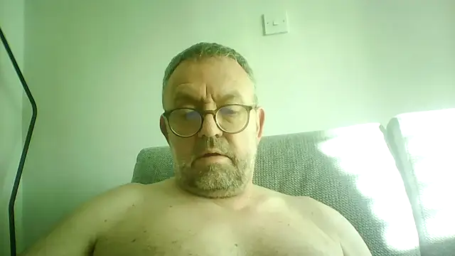 Snapshot of DrewDongle chatting on October 24, 2025, 2:24 pm DrewDongle online show from October 24, 2025, 2:24 pm