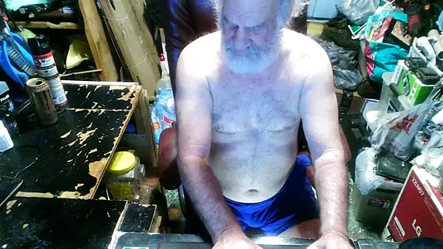 Snapshot of russtee chatting on November 18, 2025, 8:24 pm russtee online show from November 18, 2025, 8:24 pm