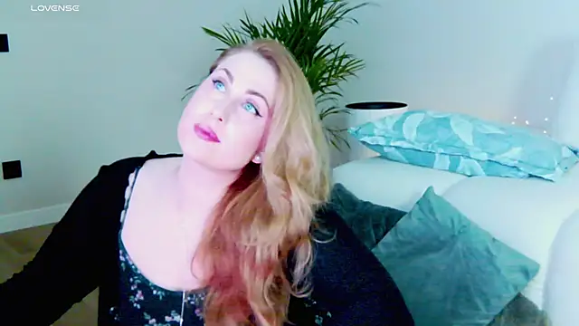 Snapshot of Sinful_Eyes chatting on November 29, 2025, 5:21 am Sinful Eyes online show from November 29, 2025, 5:21 am