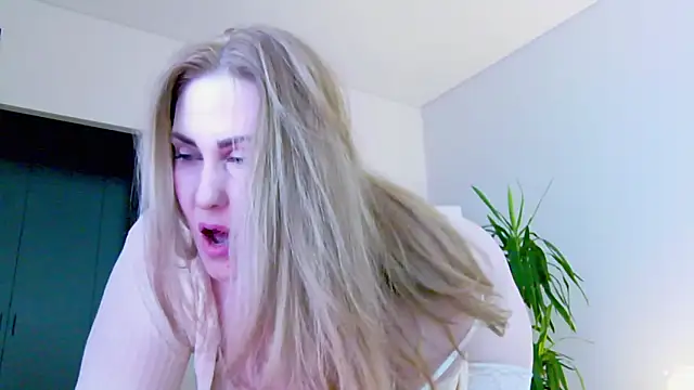 Snapshot of Sinful_Eyes chatting on March 10, 2026, 4:28 am Sinful Eyes online show from March 10, 2026, 4:28 am