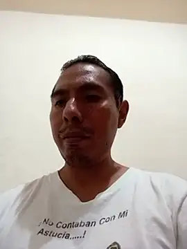 Snapshot of desnudo_Sexoxo chatting on December 18, 2024, 5:52 pm desnudo Sexoxo online show from December 18, 2024, 5:52 pm