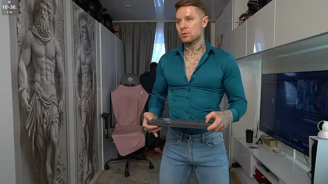 Snapshot of NickHOWLEN chatting on February 20, 2026, 2:28 pm NickHOWLEN online show from February 20, 2026, 2:28 pm