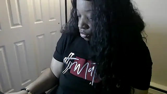 Snapshot of Sexymona1218 chatting on January 6, 2026, 11:03 am Sexymona1218 online show from January 6, 2026, 11:03 am