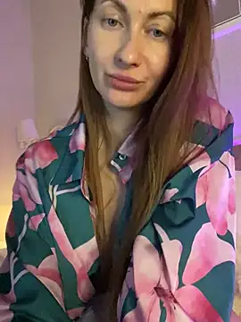 Luna Hoty online show from March 15, 2025, 4:02 am