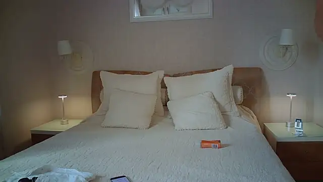 Luna Hoty online show from November 27, 2025, 7:10 am