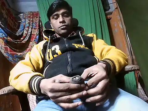 Snapshot of desiboy1101 chatting on December 6, 2024, 3:30 am desiboy1101 online show from December 6, 2024, 3:30 am